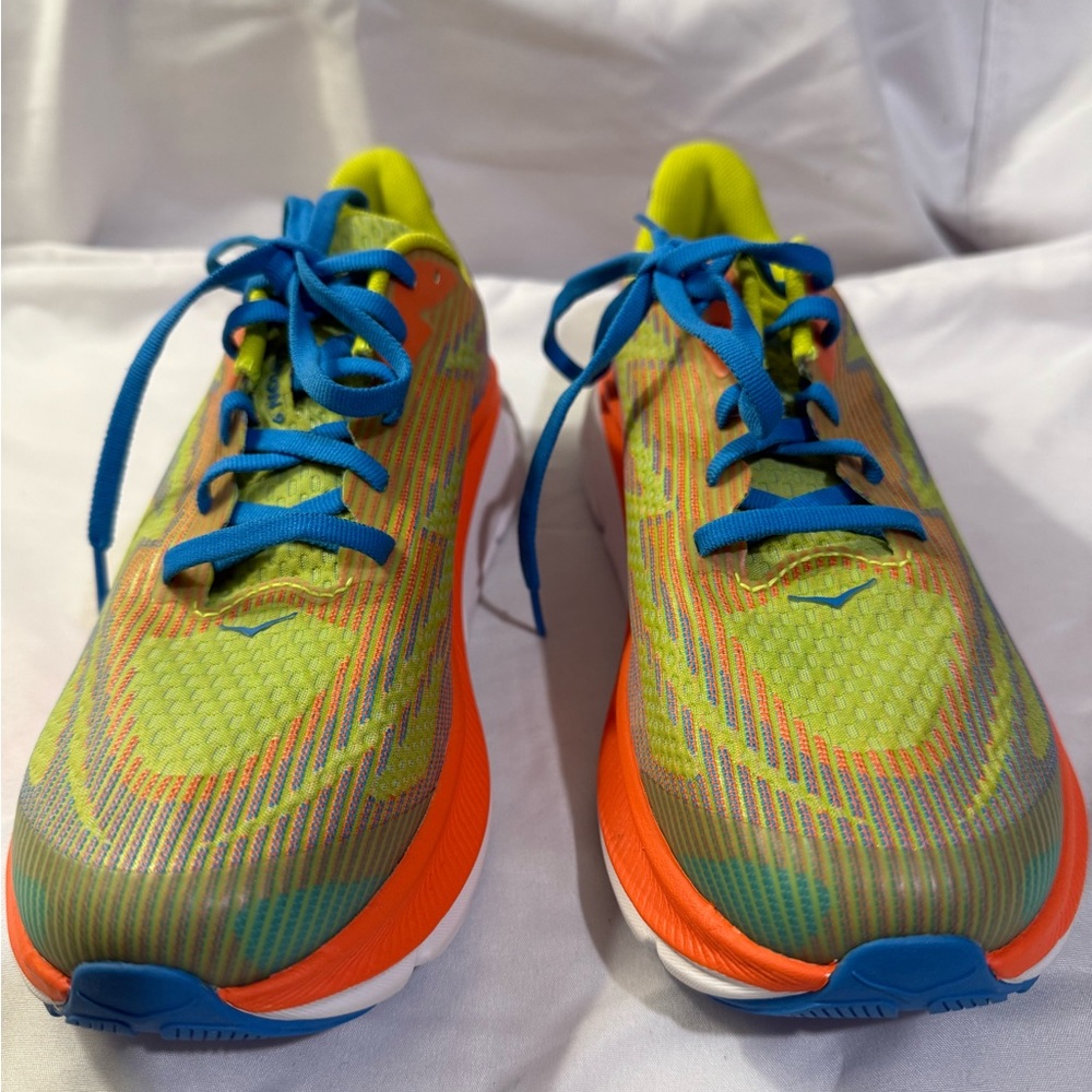 Hoka One One Clifton 9 Youth W/Size 7.5 Men/Size 6.5